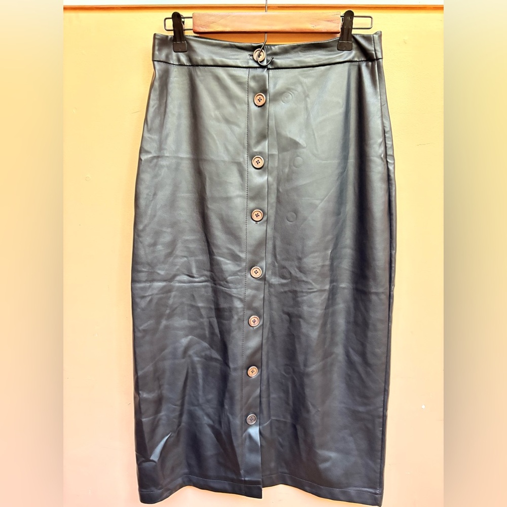 Soho Apparel Black Button-Front Midi Skirt